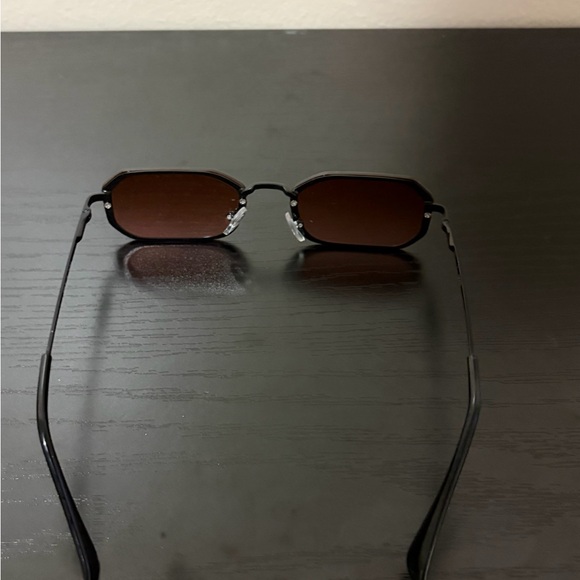 Stylish Brown Sunglasses - Picture 3 of 3